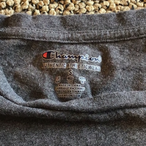 Champion Seton Hall T-Shirt Size Small in GUC - Picture 3 of 4